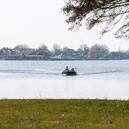 Stylish On The Water Botel Nieuw-Loosdrecht