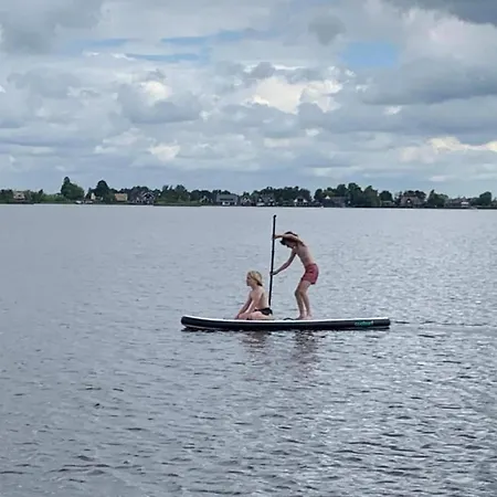 Comfortable Water At The Loosdrechtse Plassen بوتيل