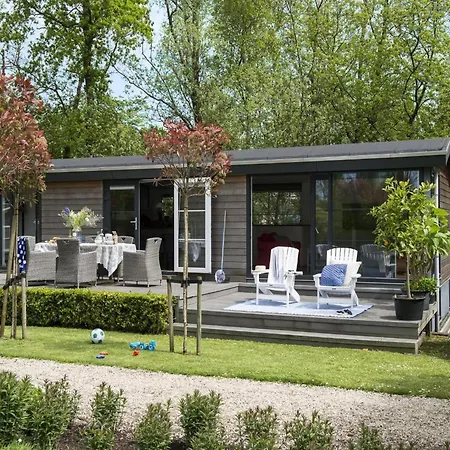 Comfortable Water At The Loosdrechtse Plassen بوتيل *